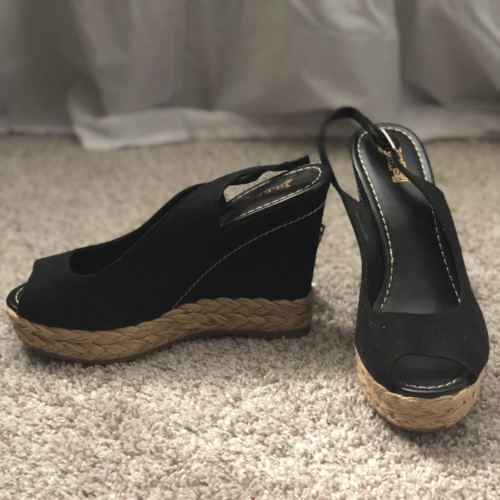 Black platform sandal